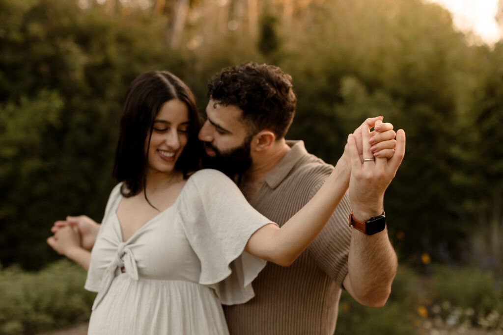 maternity session with mom and dad